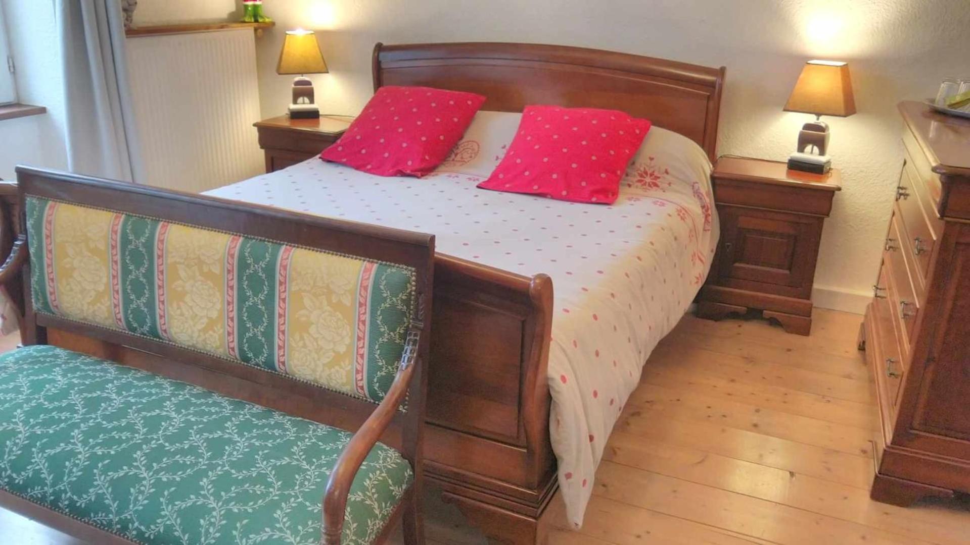 Hotel A La Grenouille Du Jura Bellignat Esterno foto