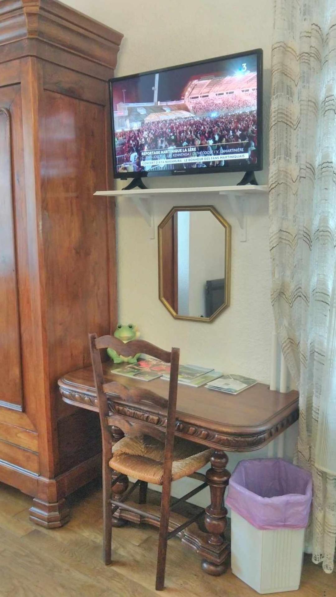 Hotel A La Grenouille Du Jura Bellignat Esterno foto