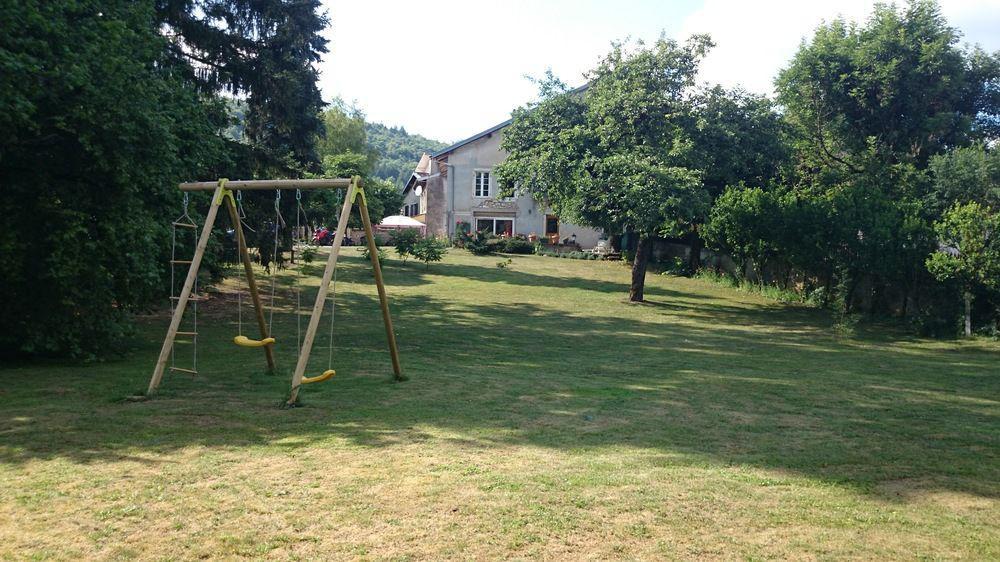 Hotel A La Grenouille Du Jura Bellignat Esterno foto