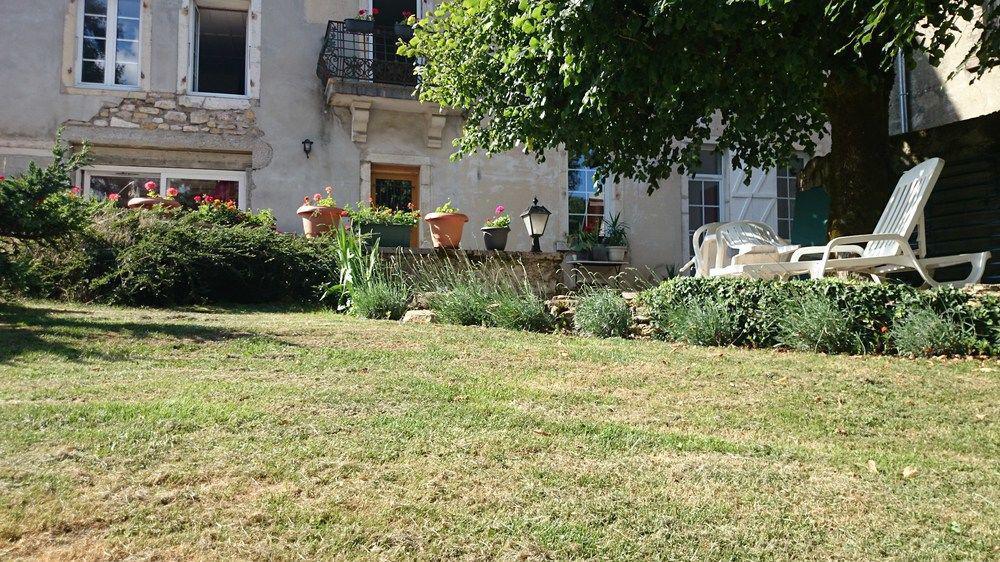Hotel A La Grenouille Du Jura Bellignat Esterno foto