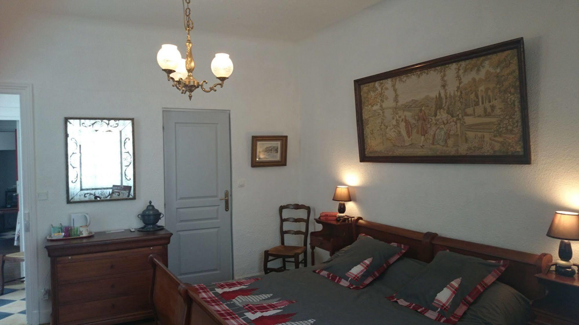 Hotel A La Grenouille Du Jura Bellignat Esterno foto