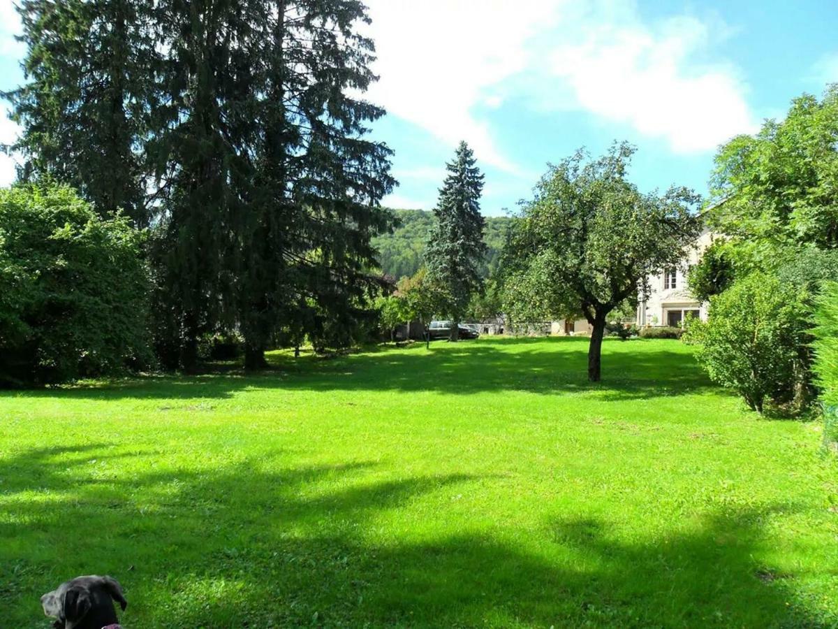 Hotel A La Grenouille Du Jura Bellignat Esterno foto